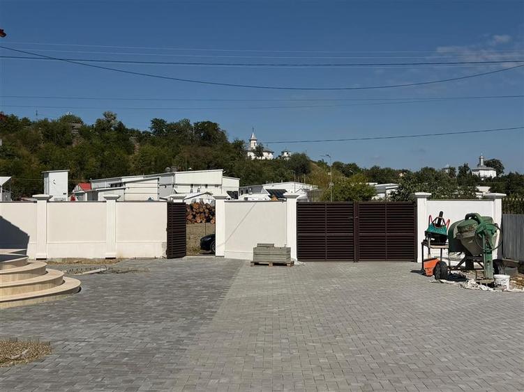 Casă individuală cu 4 camere cu Garaj în Vest