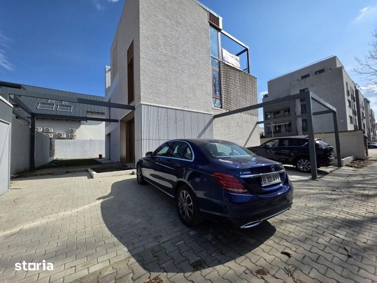 Casă cu 7 camere cu Teren 500 Mp în Central