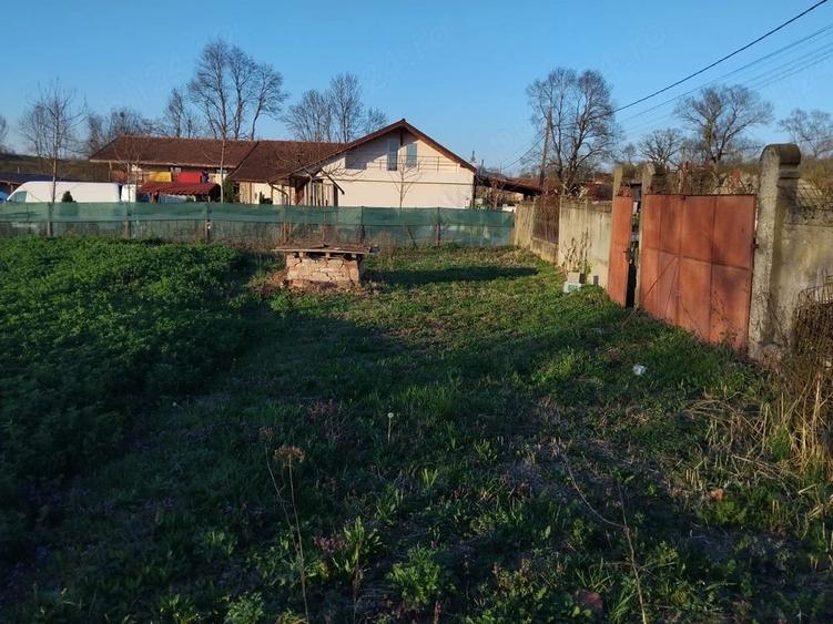 Teren de 2158 mp, în Balinț