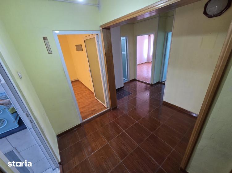 Apartament cu 3 camere decomandat în Central