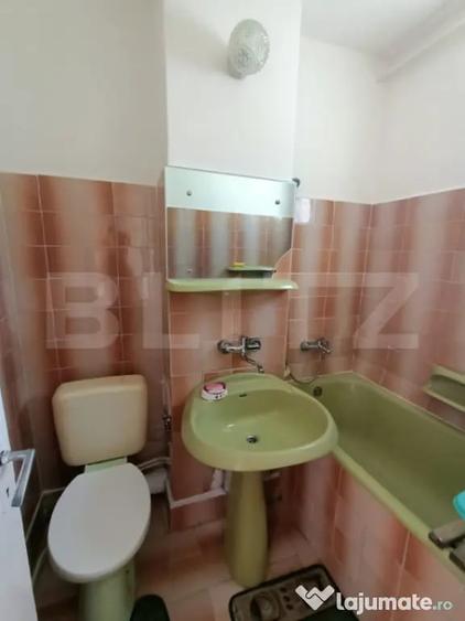 Apartament cu 3 camere semidecomandat în Central