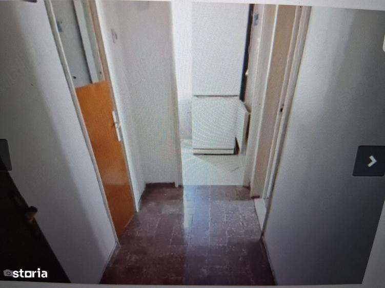 Apartament cu 2 camere semidecomandat în Tei
