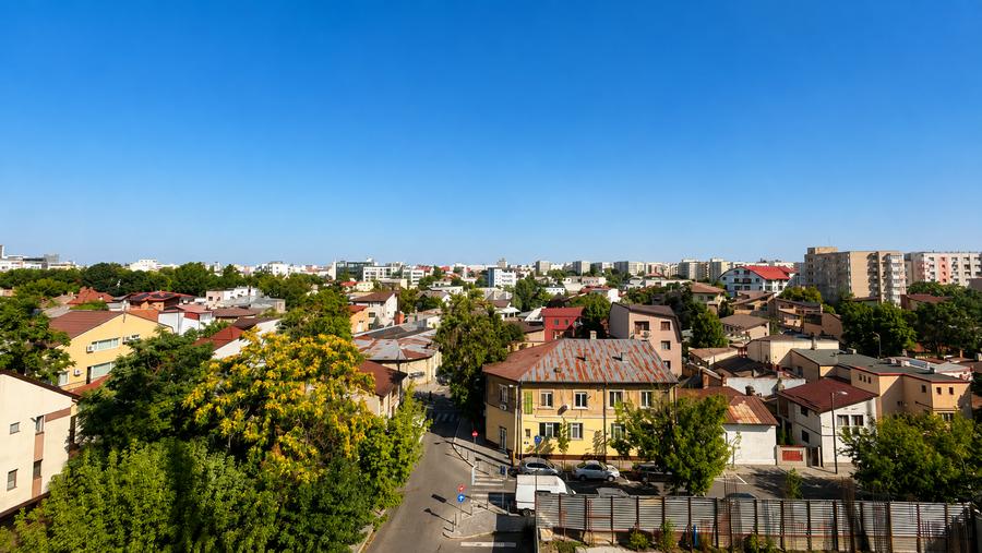 Apartament cu 4 camere decomandat în P-ța Muncii