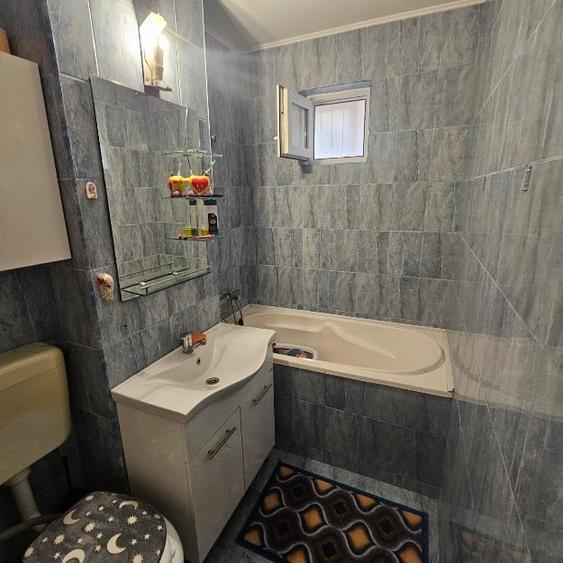 Apartament cu 3 camere decomandat în Astra