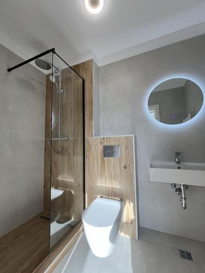 Apartament cu 3 camere decomandat în Tractorul