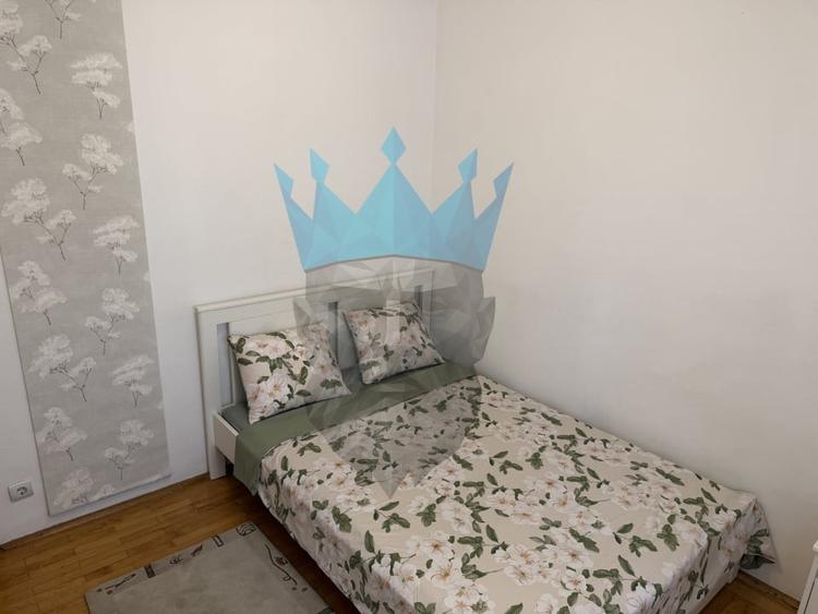 Apartament cu 3 camere semidecomandat, mobilat în P-ța Romană