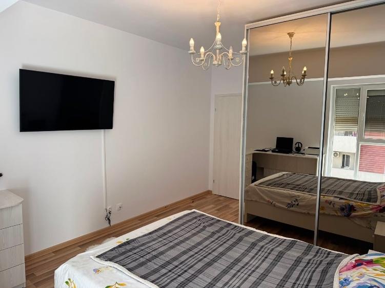 Apartament cu 2 camere decomandat, mobilat în Central