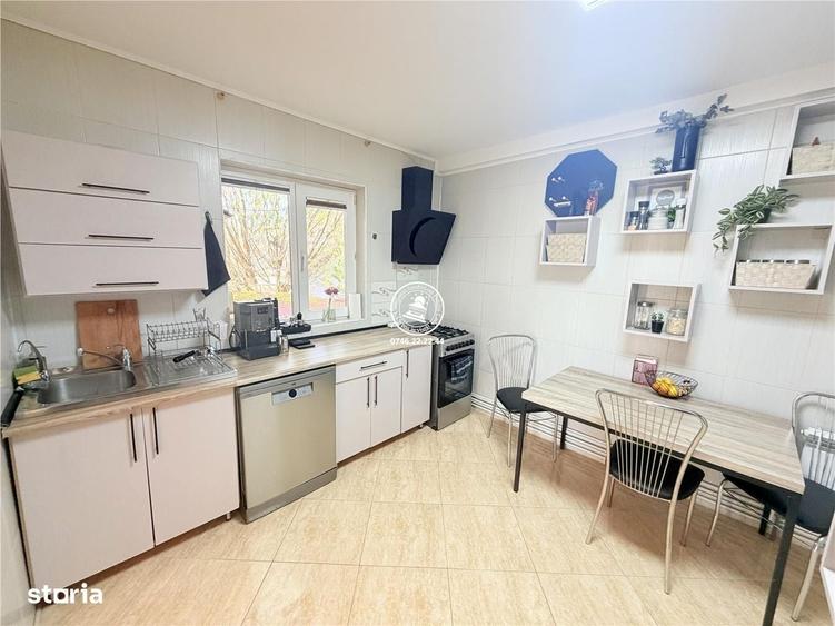 Casă cu 4 camere cu Teren 1670 Mp în Bârnova