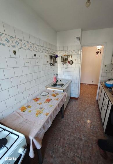 Apartament cu 3 camere semidecomandat, mobilat în Berceni — fotografia 2