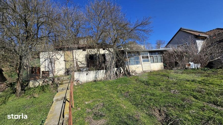 Casă cu 4 camere în Aronești