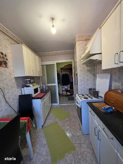 Apartament cu 4 camere semidecomandat în Tătărași