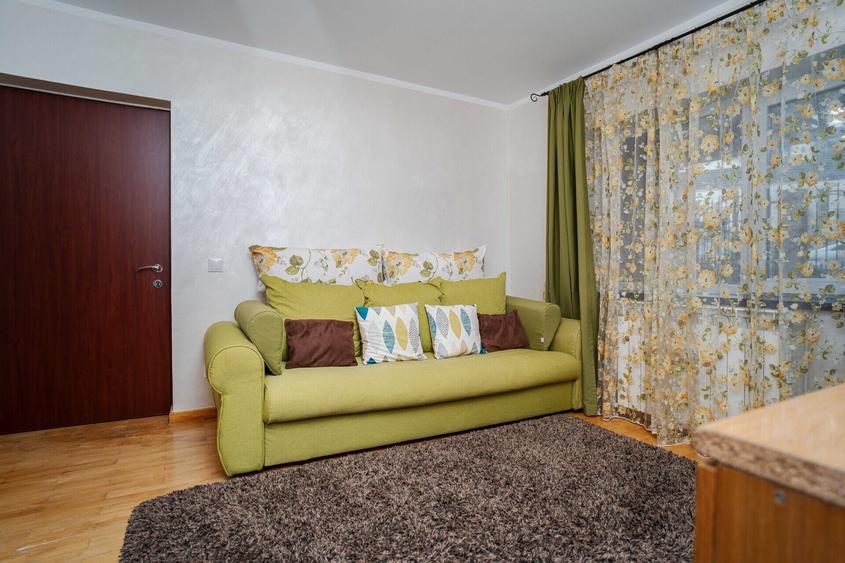 Apartament cu 3 camere decomandat, mobilat în Central
