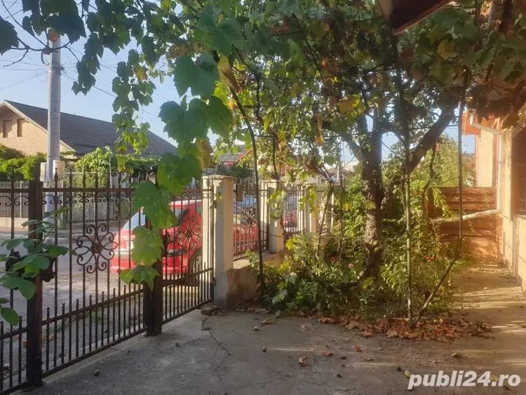Casă cu 4 camere cu Teren 500 Mp în Central