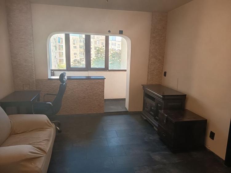 Apartament cu 2 camere decomandat în Exterior Vest