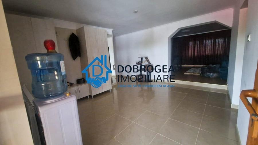 Apartament cu 4 camere decomandat, mobilat în Central