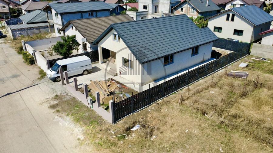 Casă individuală cu 3 camere cu Canalizare în Agigea