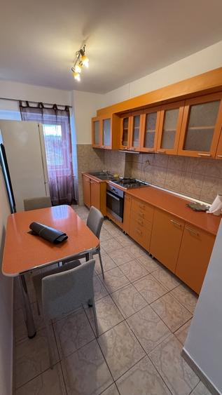 Apartament cu 3 camere decomandat în Zorilor