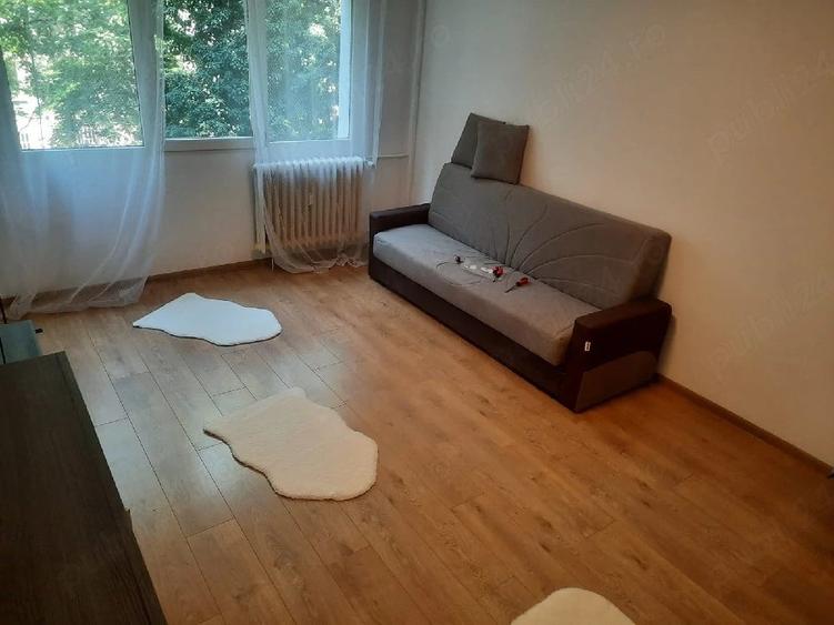 Apartament cu 3 camere decomandat în Drumul Taberei