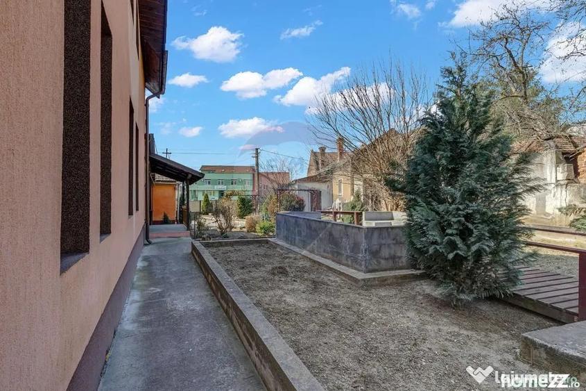 Casă cu 7 camere cu Teren 777 Mp în Ultracentral