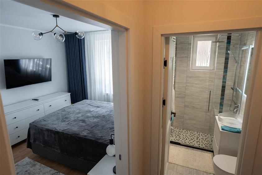 Apartament cu 3 camere semidecomandat, mobilat în Ultracentral
