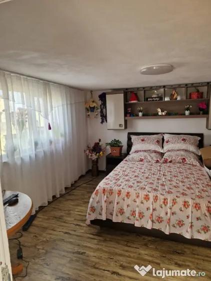 Casă cu 2 camere cu Teren 1686 Mp în Central