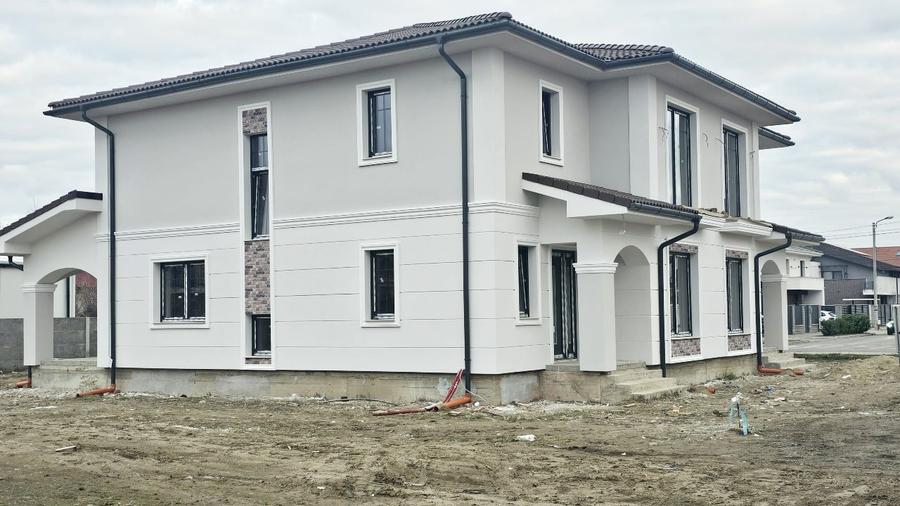 Duplex cu 5 camere cu Canalizare în Ciarda Roșie