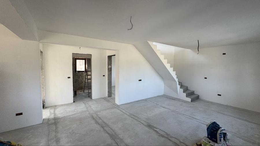 Casă cu 4 camere în Câmpineanca
