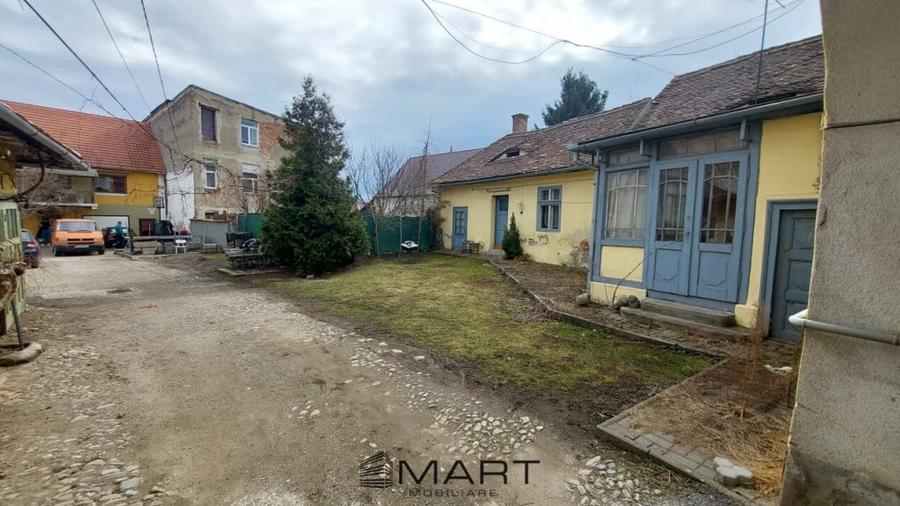 Casă cu 5 camere cu Teren 1425 Mp în Ultracentral