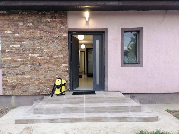 Casă cu 4 camere în Central
