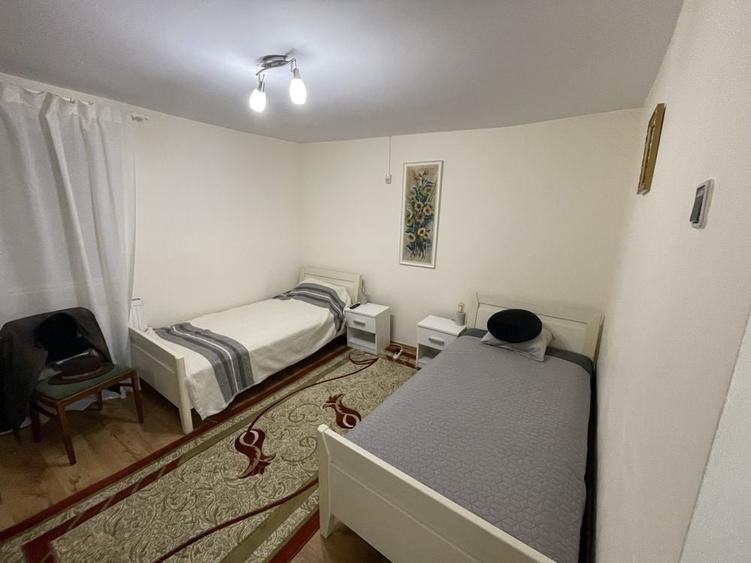 Casă cu 3 camere cu Teren 1500 Mp în Central