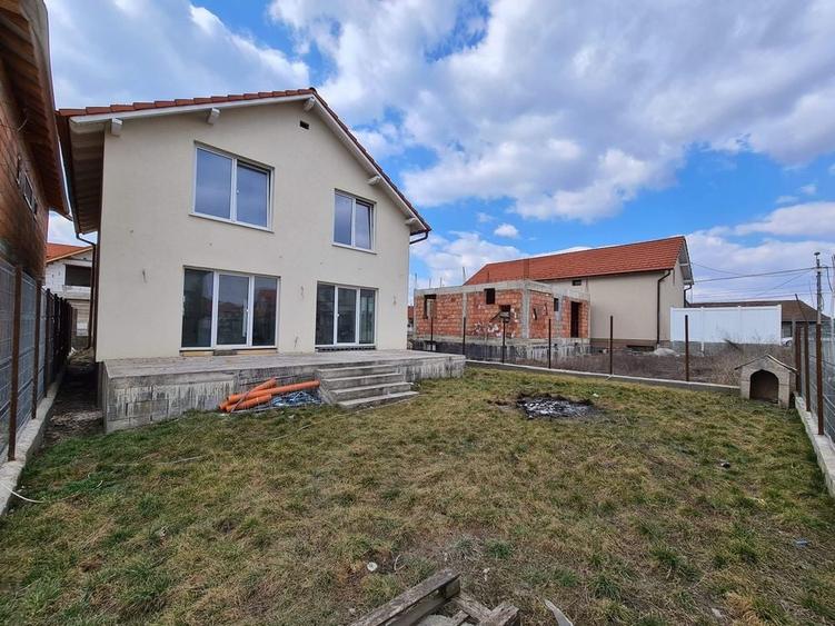 Casă cu 4 camere în Central