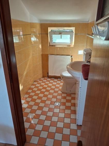Apartament cu 4 camere semidecomandat în 1 Mai