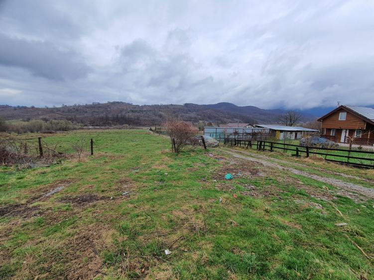 Teren agricol extravilan de 6300 mp, în Cheile Râșnoavei
