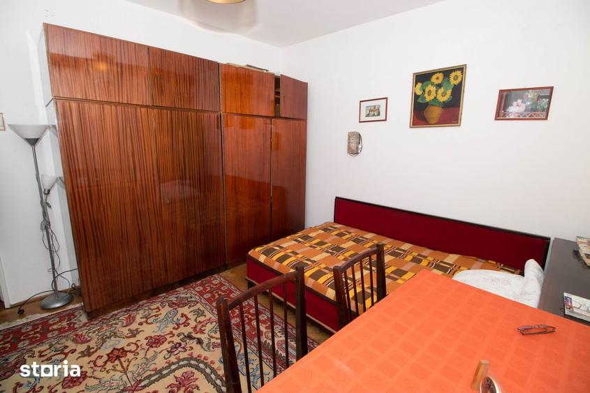 Apartament cu 3 camere decomandat în Schei