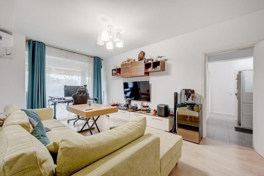 Apartament cu 4 camere semidecomandat, mobilat în Chitila