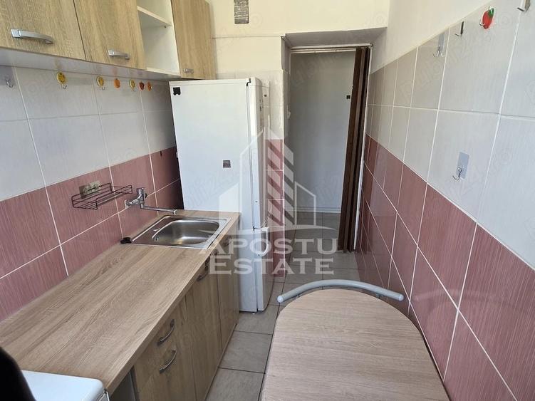 Apartament cu 2 camere semidecomandat, mobilat în Dacia