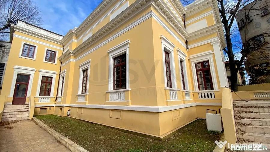 Casă cu 7 camere cu Teren 1020 Mp în Romană