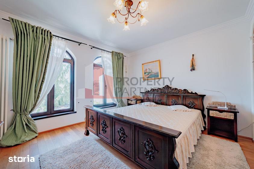 Casă cu 7 camere cu Teren 1250 Mp în IAR