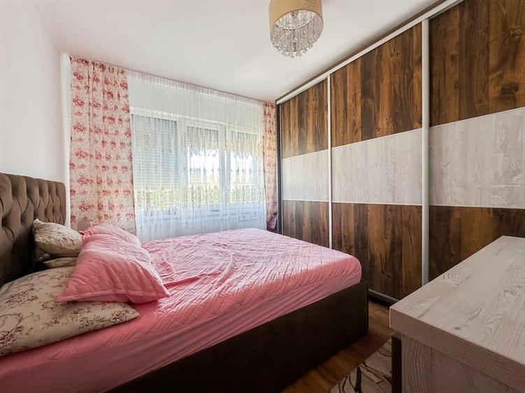 Apartament cu 3 camere decomandat în Iosia