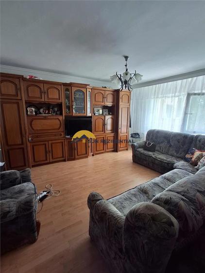 Apartament cu 3 camere decomandat, mobilat în Doamna Ghica