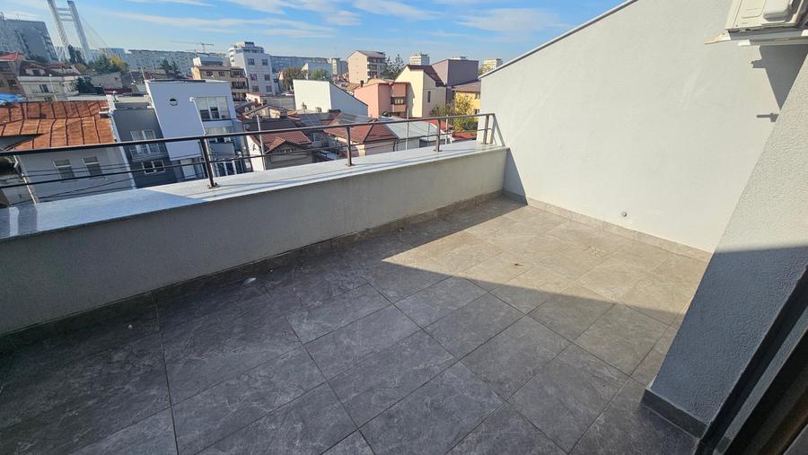Casă individuală cu 6 camere cu Canalizare în Banu Manta