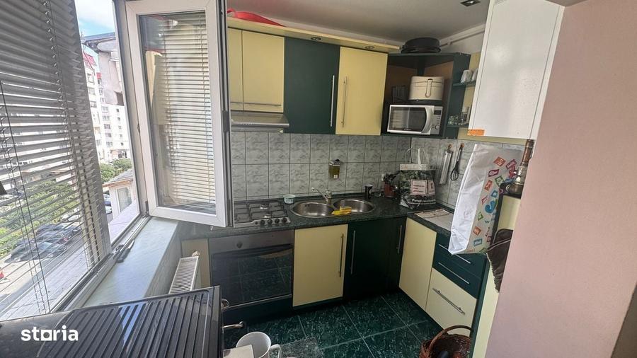 Apartament cu 4 camere decomandat în Valea Aurie