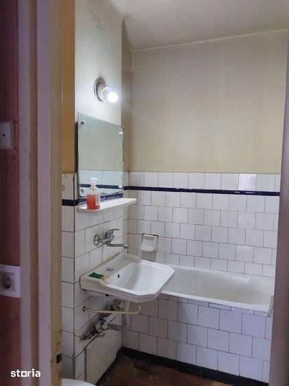 Apartament cu 3 camere semidecomandat în Andrei Mureșanu