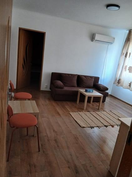Apartament cu 3 camere semidecomandat în Cantemir