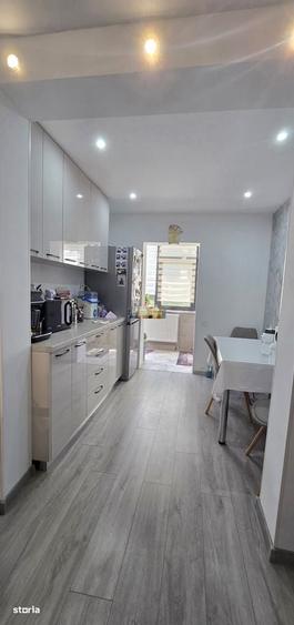 Apartament cu 2 camere decomandat în Far