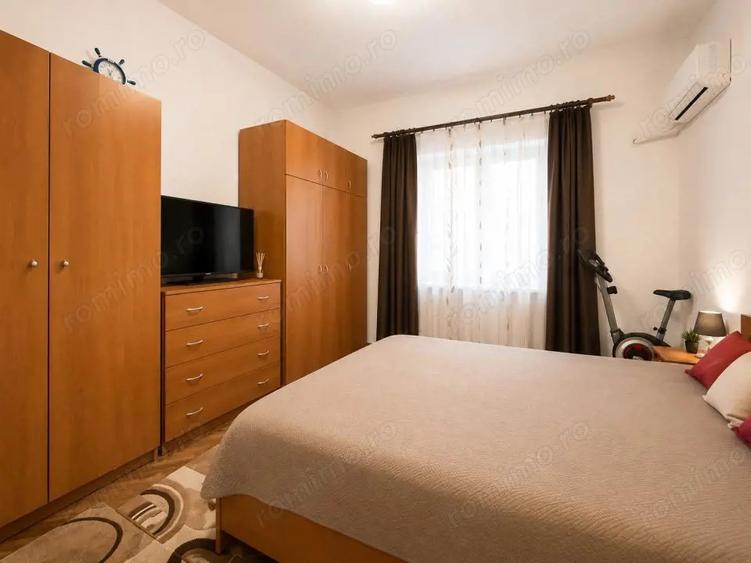 Apartament cu 5 camere semidecomandat în Armeneasca