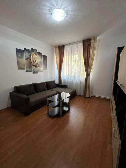 Apartament cu 3 camere semidecomandat în Mărăței
