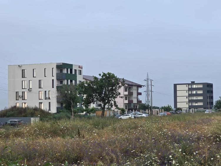 Teren Construcții intravilan de 770 mp, în Lazu