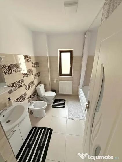 Apartament cu 3 camere decomandat în Vișan