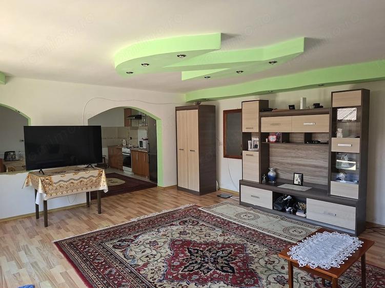 Casă cu 2 camere cu Teren 1485 Mp în Lăpușnic
